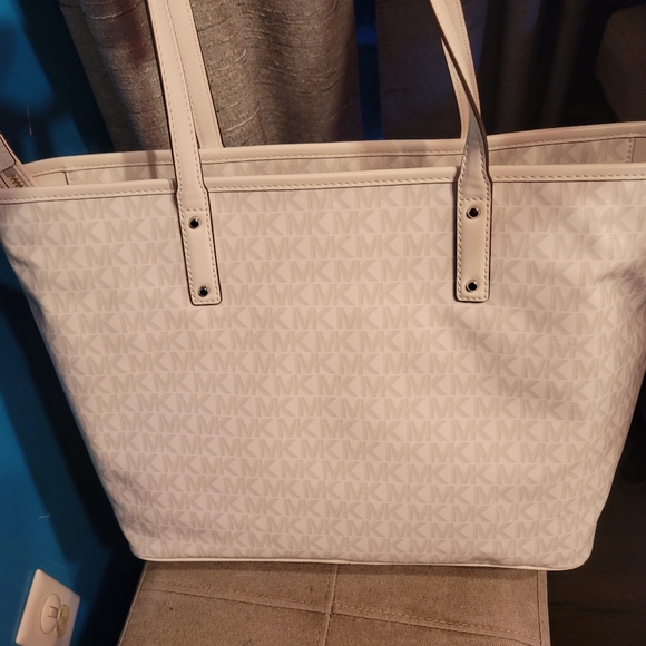 Michael Kors Carter Large White/Alumin Zippered Tote Bag NEW With Tags - Picture 6 of 13